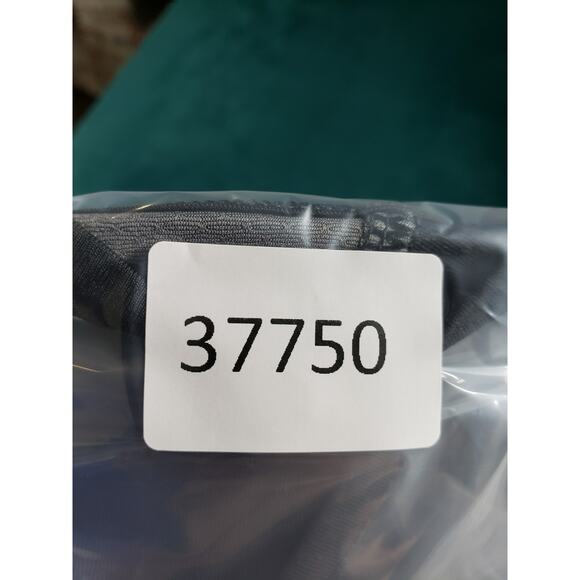 Under Armour Top Size Extra Large Womens Black Cold Gear Athletic Race - Picture 7 of 7